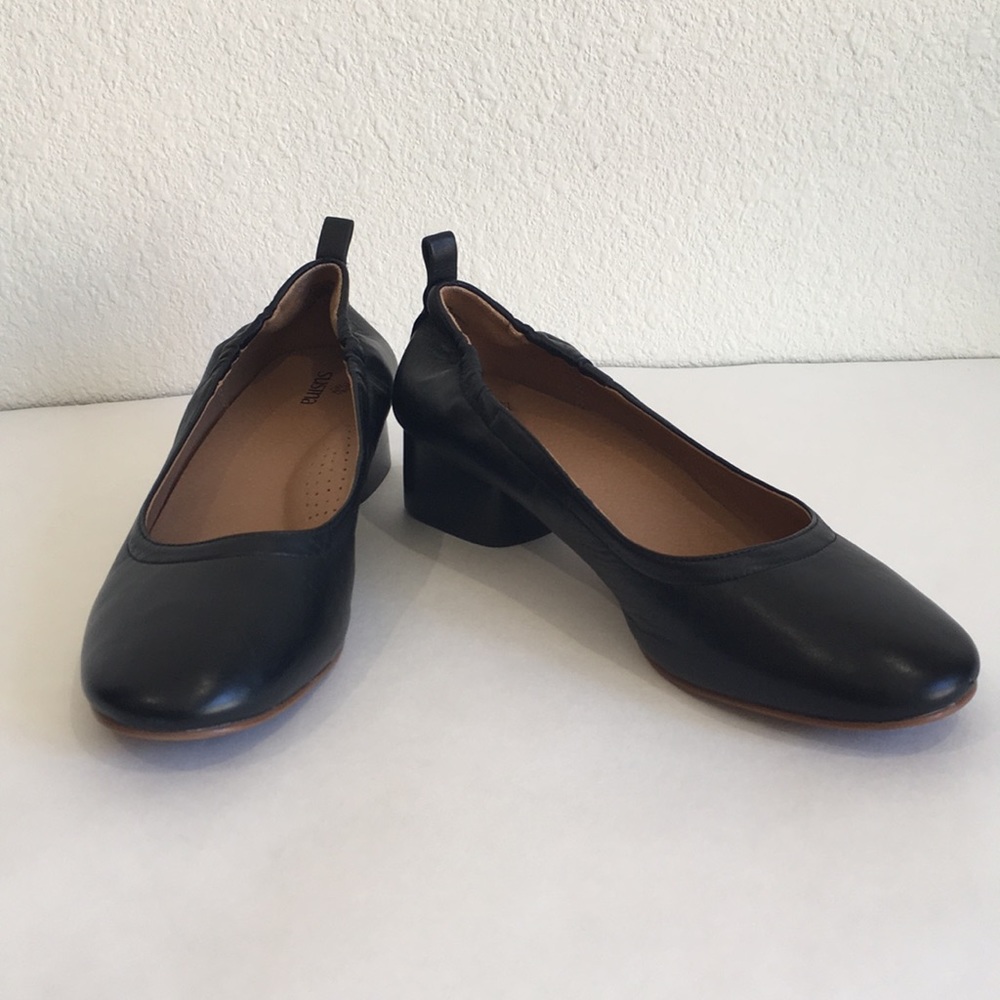 Susina black pumps size 8 elastic back 1 1/2” heel